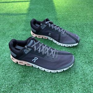 ON CLOUD FLOW - Women’s Running Shoes - SIZE 11